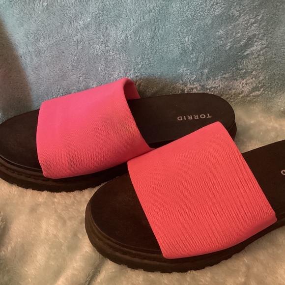 Women’s TORRID NEON PINK Chunky Flatform sandals Size 10 WW *AS IS* - Picture 2 of 9